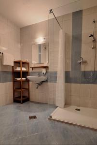 Ванная комната в PONI NAKLO - Sobe Marinšek