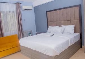 Letto o letti in una camera di MORADA HOTELS LTD