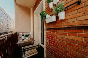 a brick wall with potted plants on a balcony at Apartamento Palacio de Justicia in Logroño
