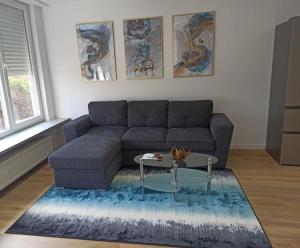 een woonkamer met een bank en een tafel bij ANTWERP Charming Studio in Antwerpen