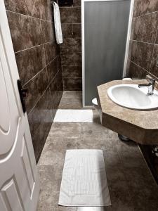 A bathroom at Rentrific Még 37 kép