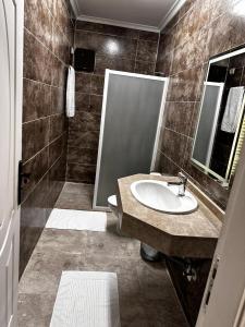 A bathroom at Rentrific