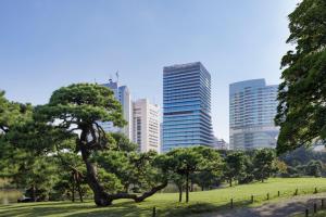 a park with trees and buildings in a city at mesm Tokyo, Autograph Collection in Tokyo