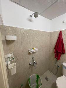 a bathroom with a toilet and a sink at Sri Sai 3 BHK Home in Kelambākkam