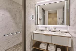 Ένα μπάνιο στο The Crescent Hotel, Fort Worth +37 φωτογραφίες