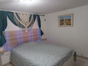 Posteľ alebo postele v izbe v ubytovaní Châteaudouble : appartement au calme