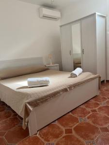 a bedroom with a large bed with a mirror at DONNA FELICIA in Pachino