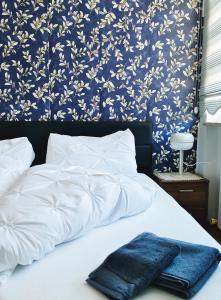 a bedroom with a bed with a blue floral wallpaper at apartment ALUB in Bischofshofen