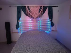 Posteľ alebo postele v izbe v ubytovaní Châteaudouble : appartement au calme