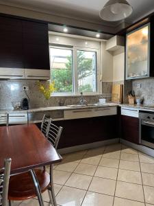 Køkken eller tekøkken på Villa in Voula 5 mins from the Beach