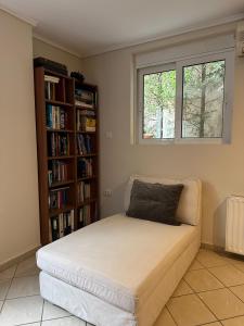 En eller flere senge i et værelse på Villa in Voula 5 mins from the Beach + 9 billeder