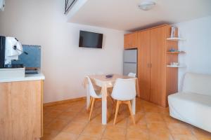 a small kitchen with a table and chairs in a room at Casa vacanze "Il Baffo e il Mare" in Cetara