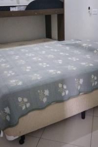 Tempat tidur dalam kamar di Rancho Morro do Cristo - Ribeirão Claro PR