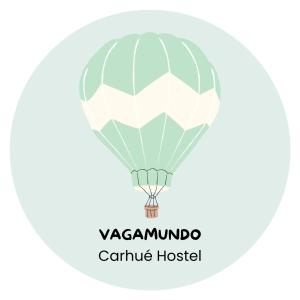 un globo aerostático con ilustración de estilo geométrico en VagaMundo Hostel Carhue en Carhué