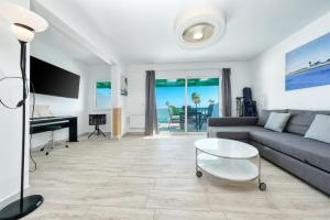 TV a/nebo společenská místnost v ubytování Casa Roberta Sea View