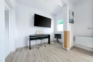 TV a/nebo společenská místnost v ubytování Casa Roberta Sea View