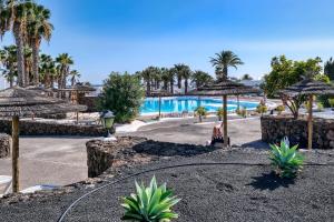 Bazén v ubytování Casa Roberta Sea View nebo v jeho okolí