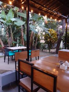 Taman di luar Hotel Vibe by Solitary