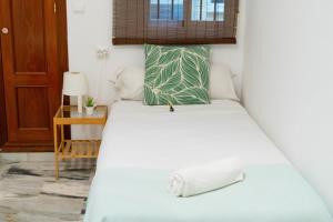 En eller flere senge i et værelse på Apartamentos Granata + 100 billeder