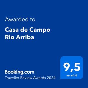 Ett certifikat, pris eller annat dokument som visas upp på Casa de Campo Rio Arriba