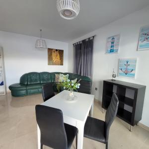 Posedenie v ubytovaní Apartamento Castillo Bajo