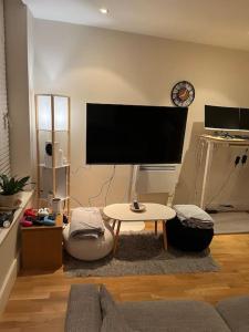 a living room with a flat screen tv and a table at 1 Bed flat in Central London in London