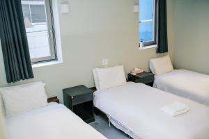 Postel nebo postele na pokoji v ubytování ホテルハーバー心斎橋