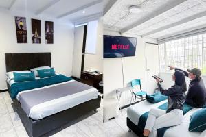 TV a/nebo společenská místnost v ubytování Hotel Bogota Home + 37 fotografií