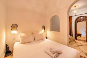 Ένα ή περισσότερα κρεβάτια σε δωμάτιο στο Riad Coco Marrakech +56 φωτογραφίες