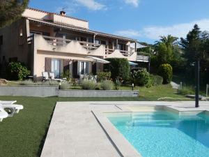 Bazén v ubytování Corsicadream Arone superbe appartement dans villa, vue panoramique mer, piscine, proche Porticcio nebo v jeho okolí