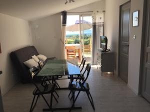 Fotografie z fotogalerie ubytování Corsicadream Arone superbe appartement dans villa, vue panoramique mer, piscine, proche Porticcio v destinaci Pietrosella