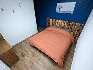 Postel nebo postele na pokoji v ubytování Le Cinoche, cocon sous les toits
