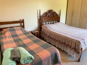 two beds sitting next to each other in a bedroom at Espaço Verde in São Mateus
