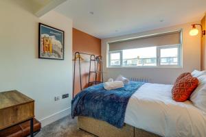 a bedroom with a bed and a window at Apt 4 North Marine Villa in Scarborough