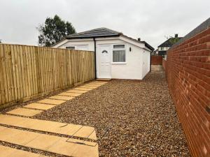a house with a fence and a garage at Luxury, 3 Bed, 2 Bathroom, Free Private Parking in Oxford