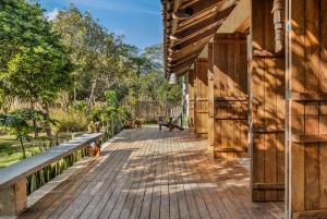 a wooden walkway next to a building at Casa Canoa - Praia de Algodões in Marau