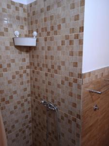 SMEŠTAJ SOLARIS kod Aqua Parka Studio Apartmani tesisinde bir banyo
