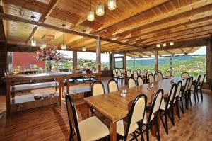 Restaurace v ubytování נגיעות בטבע - צימרים כפריים מקסימים כולל ארוחת בוקר ובריכה מחוממת