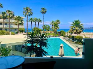 Bazén v ubytovaní Ixia Dream hotel - Adults only alebo v jeho blízkosti
