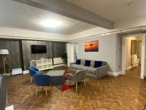 a living room with a couch and a tv at Entire apartment in central Brighton in Brighton & Hove