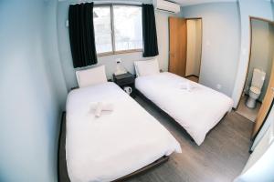 Postel nebo postele na pokoji v ubytování ホテルハーバー心斎橋