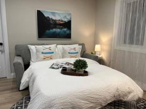 Billede fra billedgalleriet på Lux Winter Getaway with Hot Tub, Sauna, EV charger i Haliburton