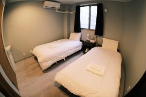 Postel nebo postele na pokoji v ubytování ホテルハーバー心斎橋