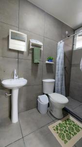 a bathroom with a toilet and a sink at Casa Marítima Búzios- 200mt da Praia Piso Superior in Búzios