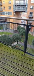 Rõdu või terrass majutusasutuses City Apartment in Great Location with a Balcony & Parking Possible - West One
