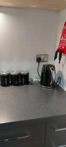 Köök või kööginurk majutusasutuses City Apartment in Great Location with a Balcony & Parking Possible - West One +5 fotot