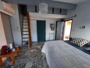Кровать или кровати в номере Le lodge des chênes