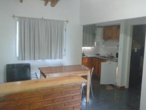 Een keuken of kitchenette bij Complejo Los Arrayanes