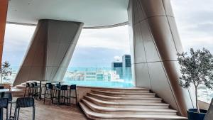 - une vue depuis le haut d'un immeuble avec des escaliers et des chaises dans l'établissement WealthyStays - Nicosia Heights, à Nicosie