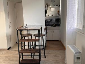 Η κουζίνα ή μικρή κουζίνα στο Studio Rennes les bains au pied des Thermes